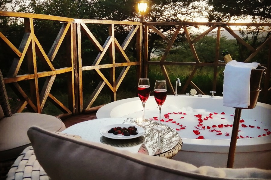 Tented-camp-masai-mara-Emayian-luxury-accommodation-Kenya-Shidovu-Adventures